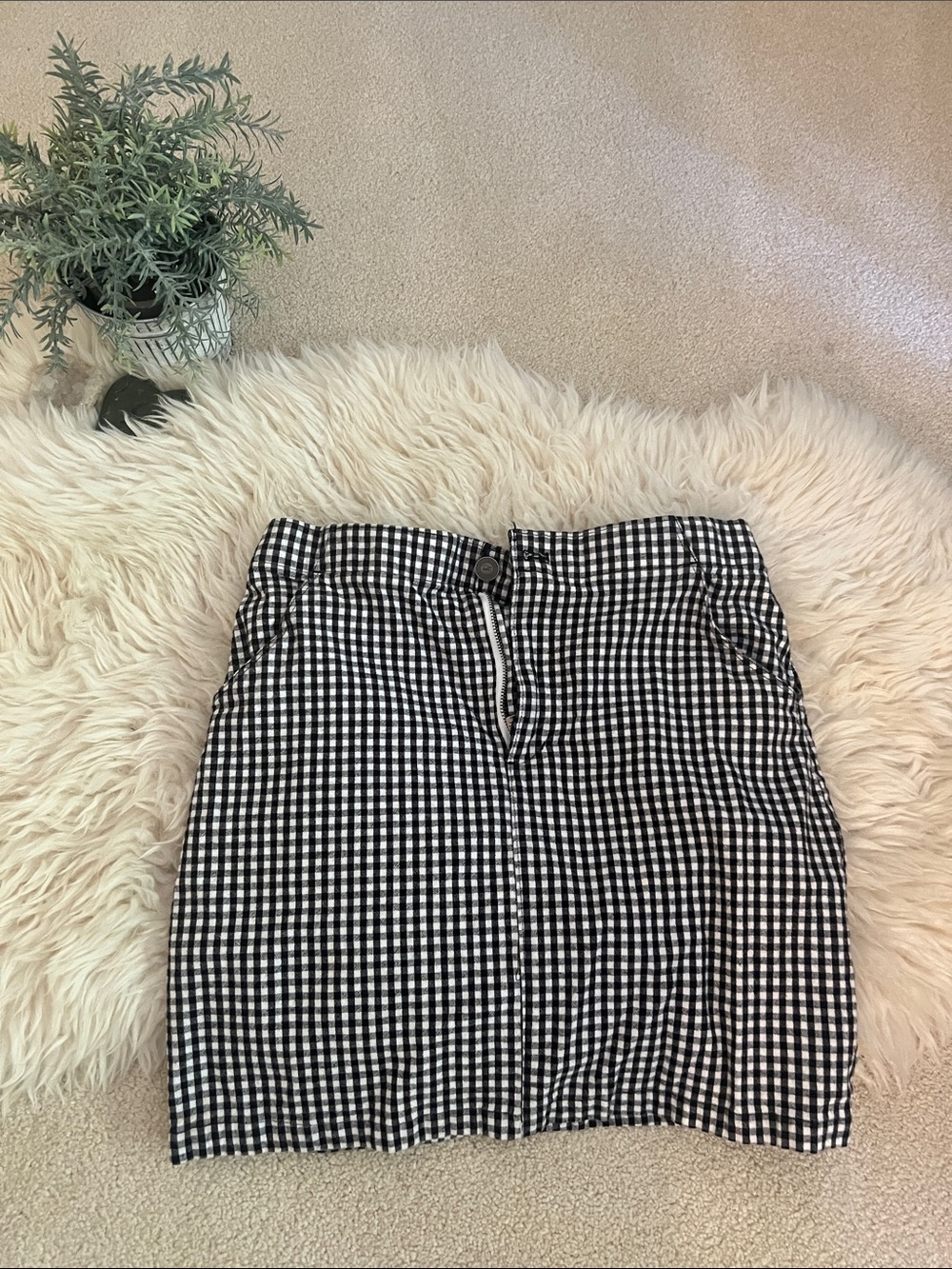 Hollister Black and White Gingham Women’s Skirt - Classic Mini small